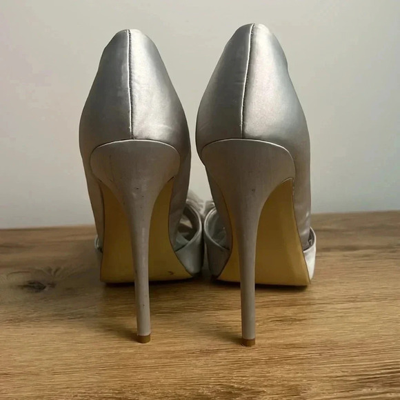 Audrey Brooke silver heels size 7 - Picture 3 of 16
